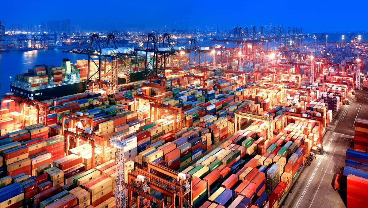 Port maritime avec conteneurs